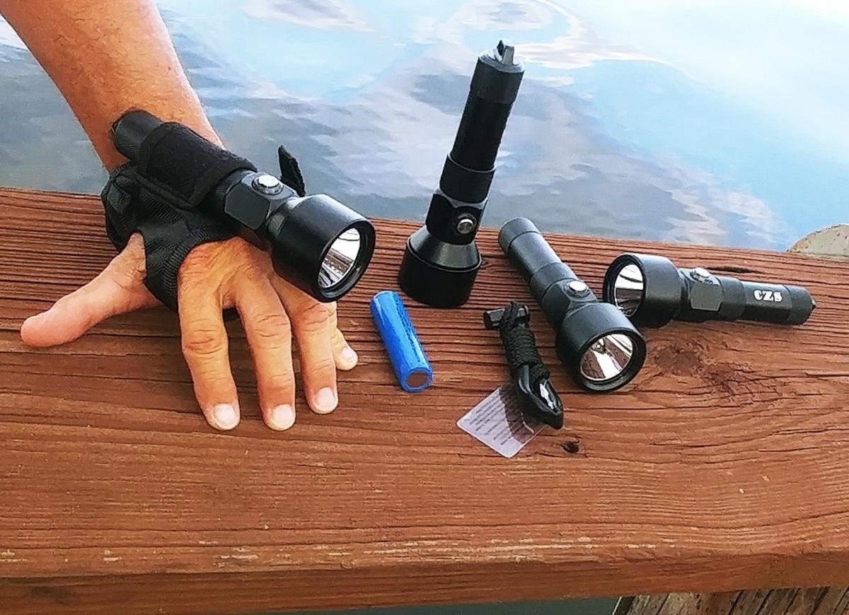 Comfort Zone Scuba 1100 Lumens Scuba Advanced Diver Light with Lanyard