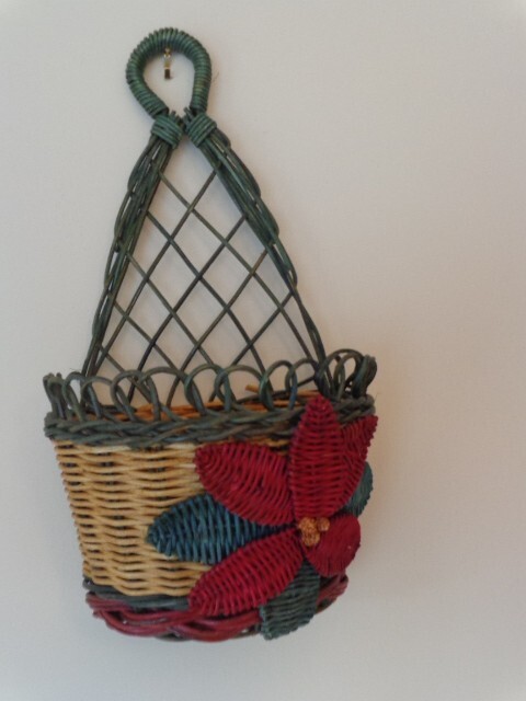 VINTAGE WICKER WALL BASKET W/POINSETTIA