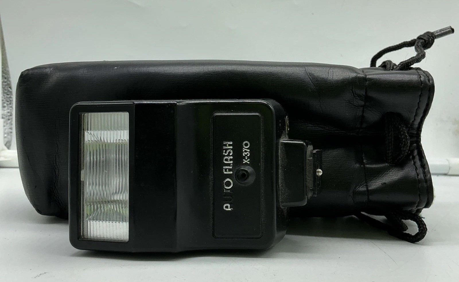 Auto Flash X-370 Thyristor Electronic Flash W/ Carrying Case READ FREE SHIPPING