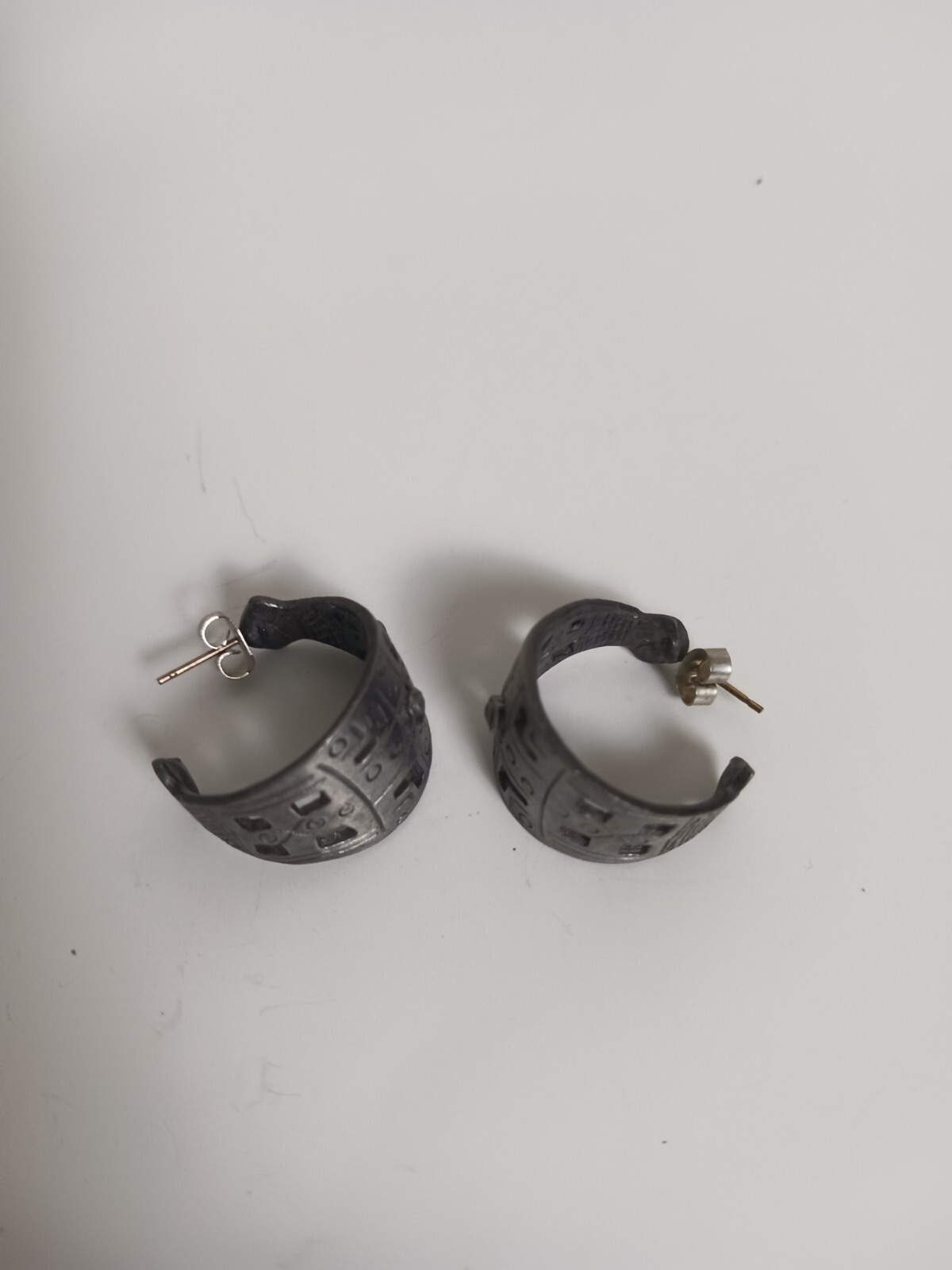 Vintage Silvertone Pierced Earrings 1" Unmarked
