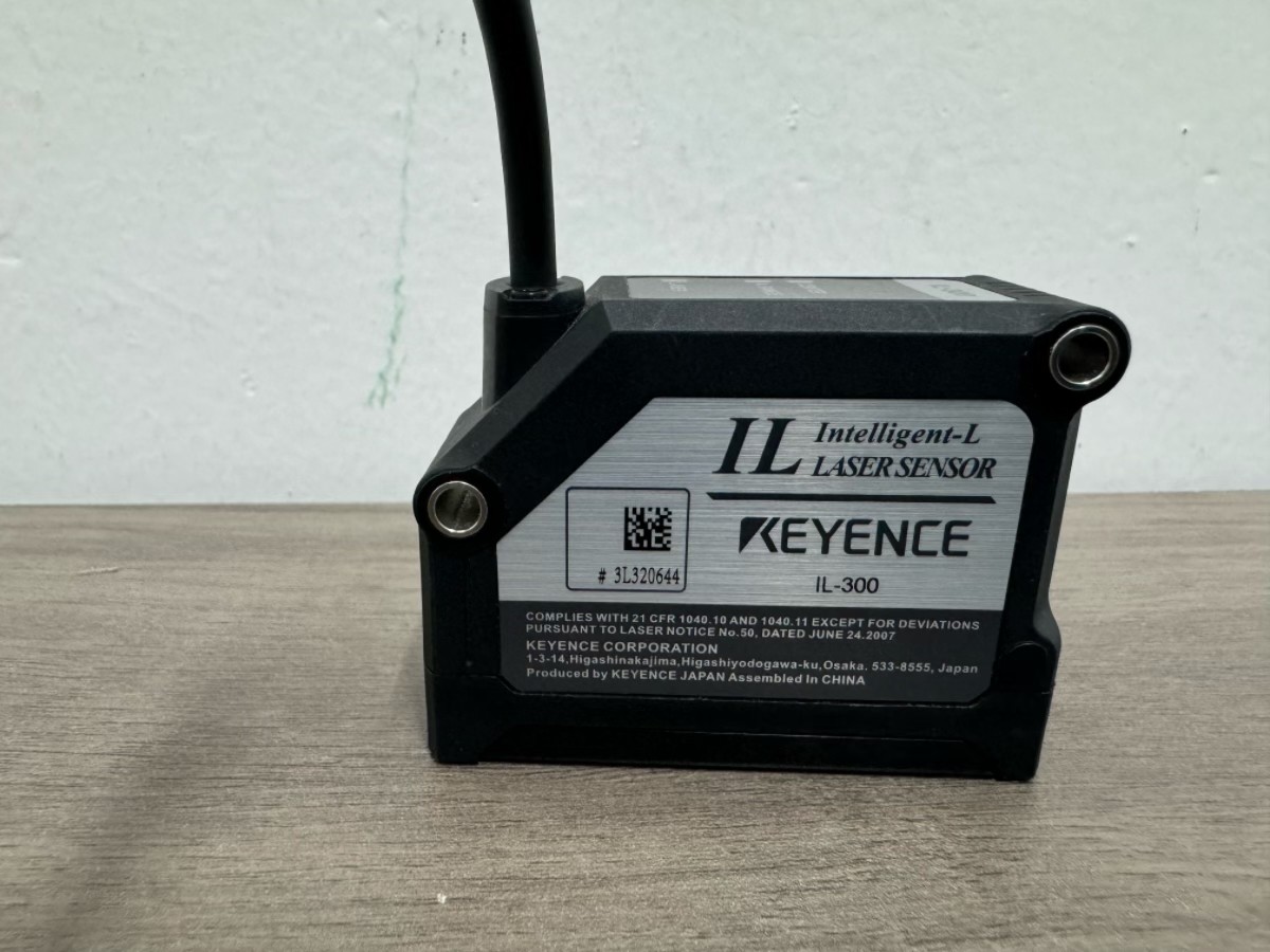 KEYENCE IL-300 Intelligent-L Laser Sensor