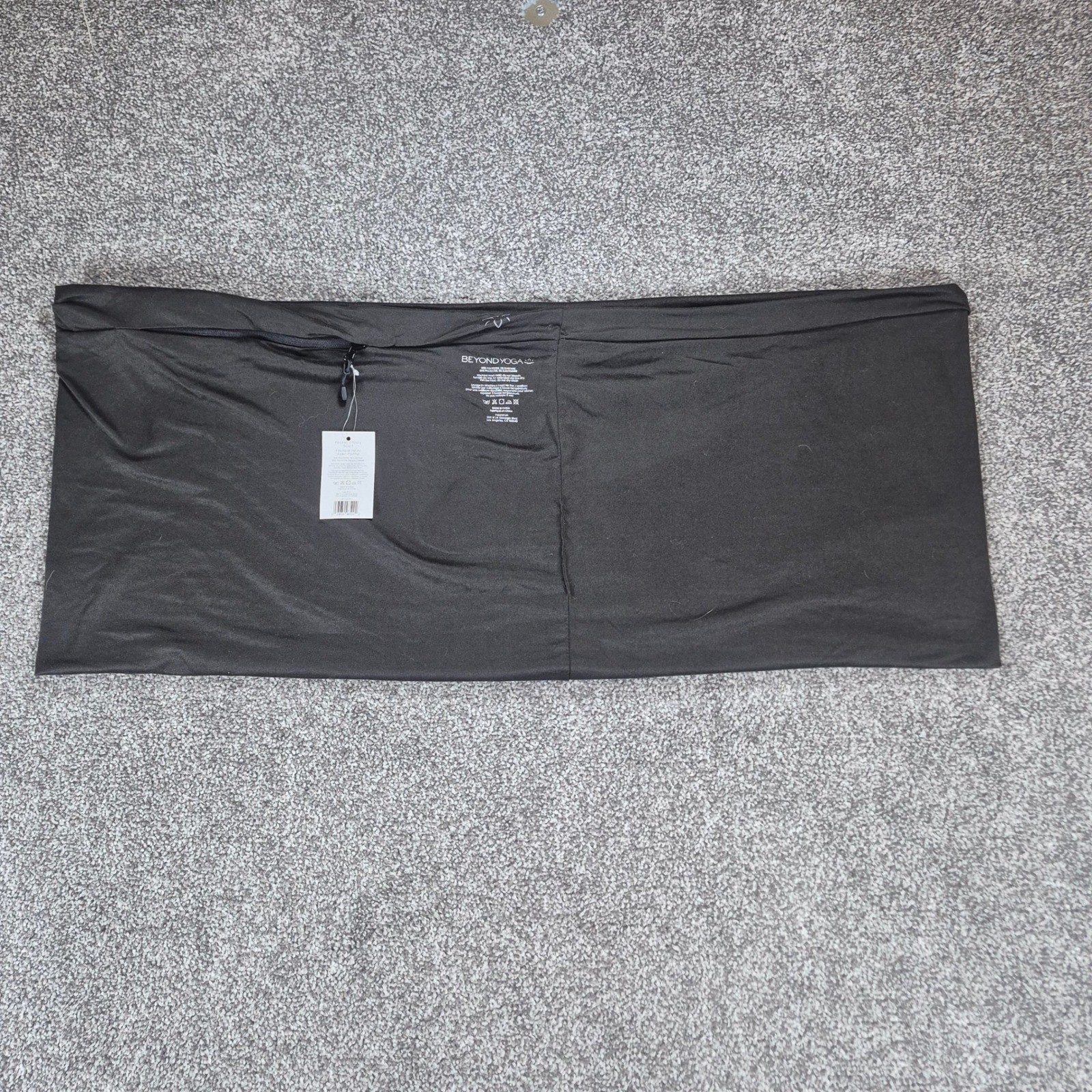 NWT Beyond Yoga Pocket Infinity Scarf Hidden Zipper Pocket Travel Black