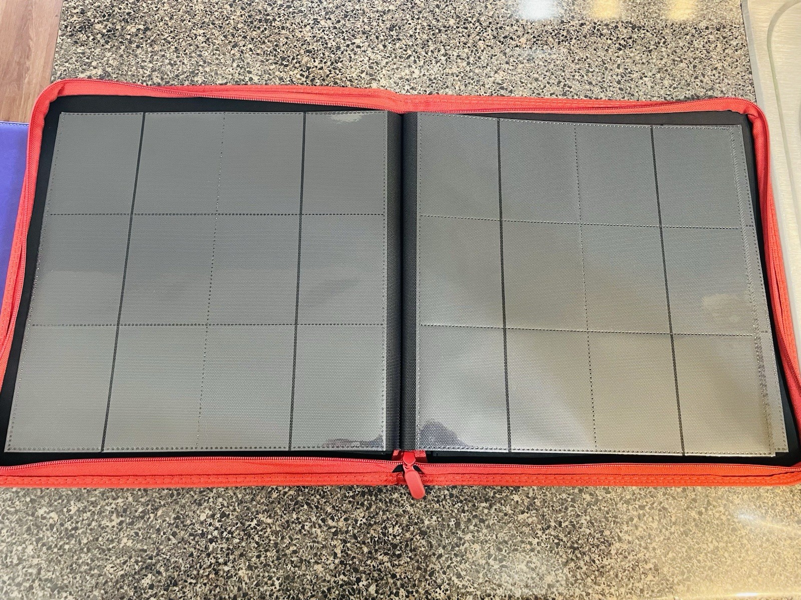 Red Dragon Shield Binder x20 12-Pocket Pages/480 Capacity/Side Loading/Zip Close