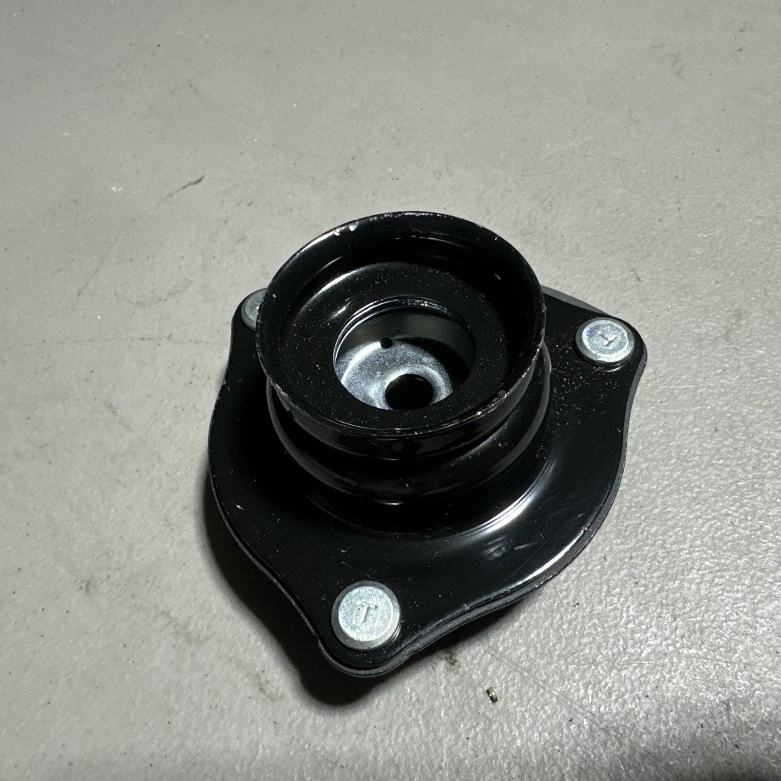 Genuine Honda Upper Mount 51920-TR0-A11