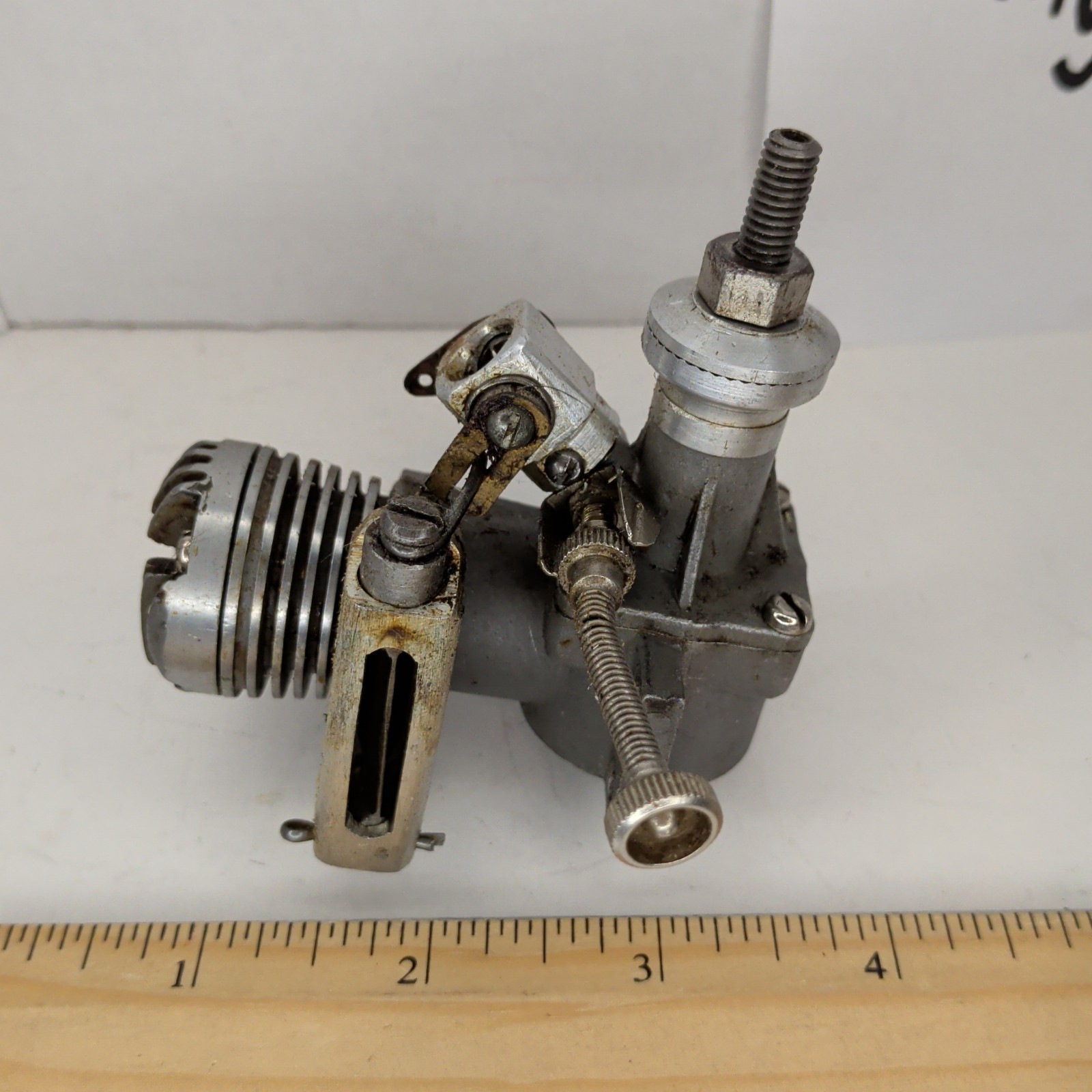 "19" Model Engine Model 4002 Untested Unbranded x2