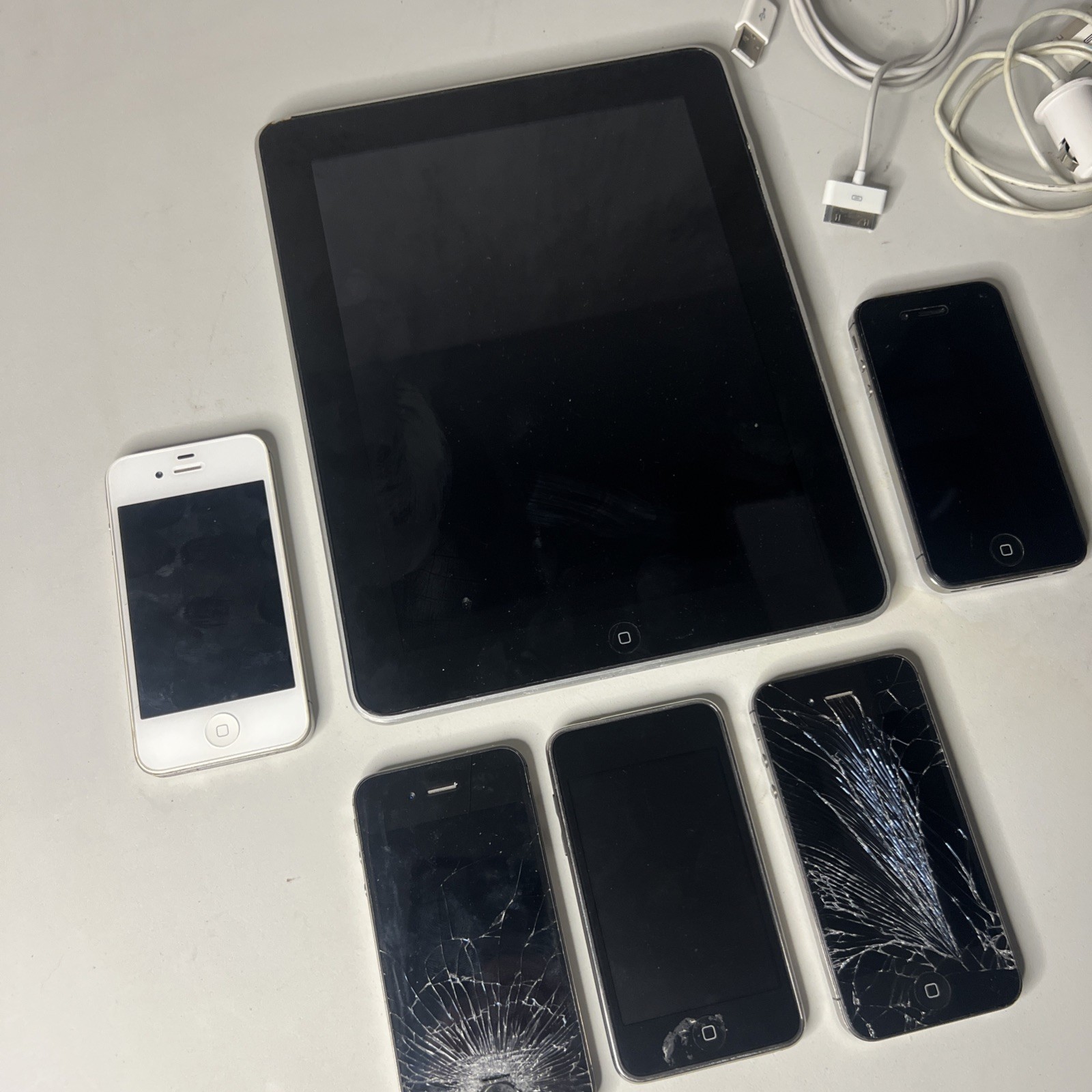 Mixed Lot Of Apple Products Parts Or Repair As Is IPhone 4 IPad 1st Gen IPod