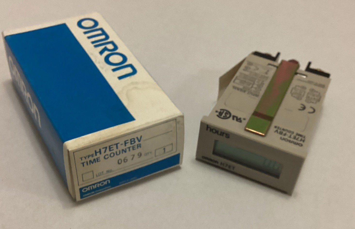 OMRON H7ET-FBV  Time Counter Self Powered, Free-Voltage, Input Counter