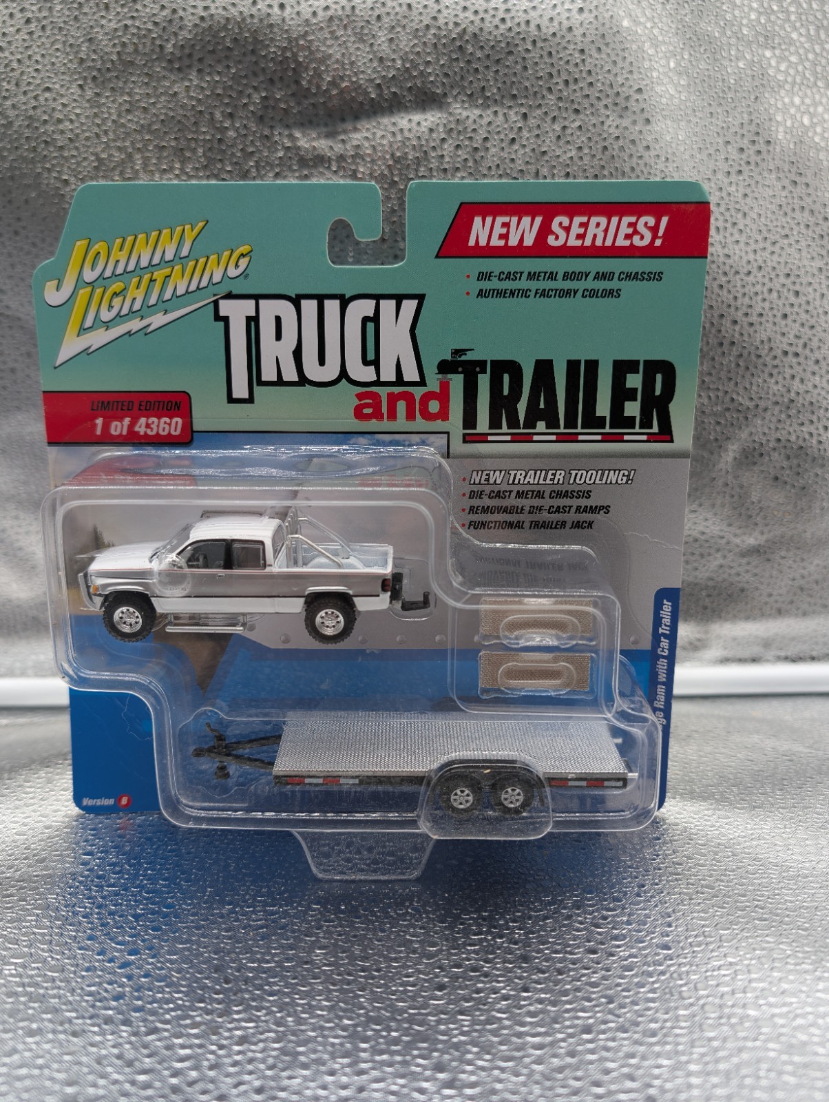 JOHNNY LIGHTNING TRUCK AND TRAILER 1996 DODGE RAM WITH CAR TRAILER WHITE/SILVER