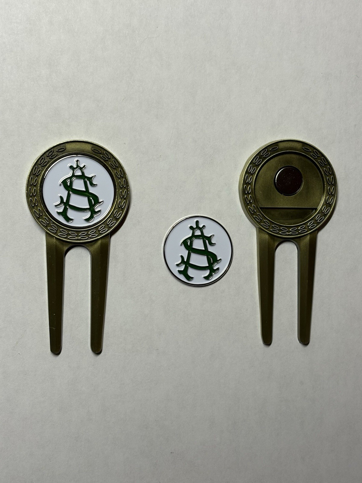 (1) Shoreacres Golf Club Divot Tool & 1" Coin Style Golf Marker - Lake Bluff, IL
