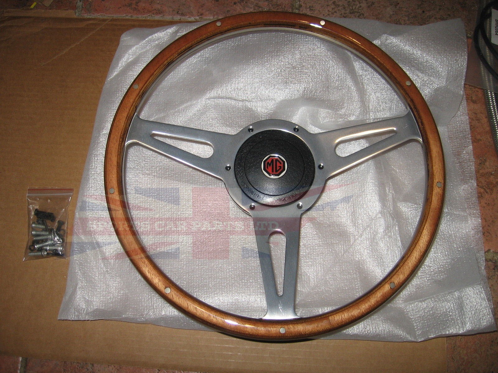 New 14" Laminated Riveted Wood Steering Wheel and Adaptor for MGA 1955-1962