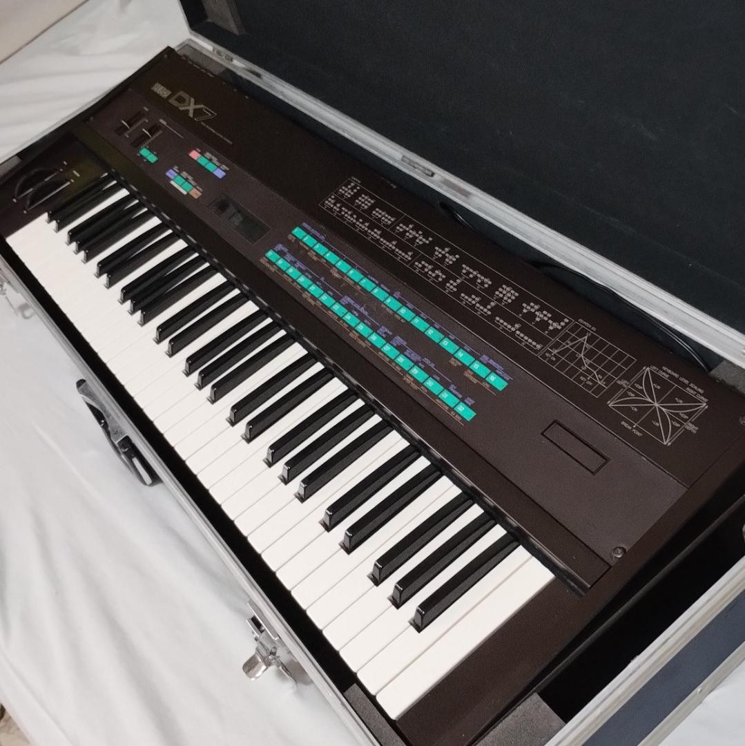 Yamaha DX7 FM Digital Synthesizer Keyboard with Original Hard Case Tested
