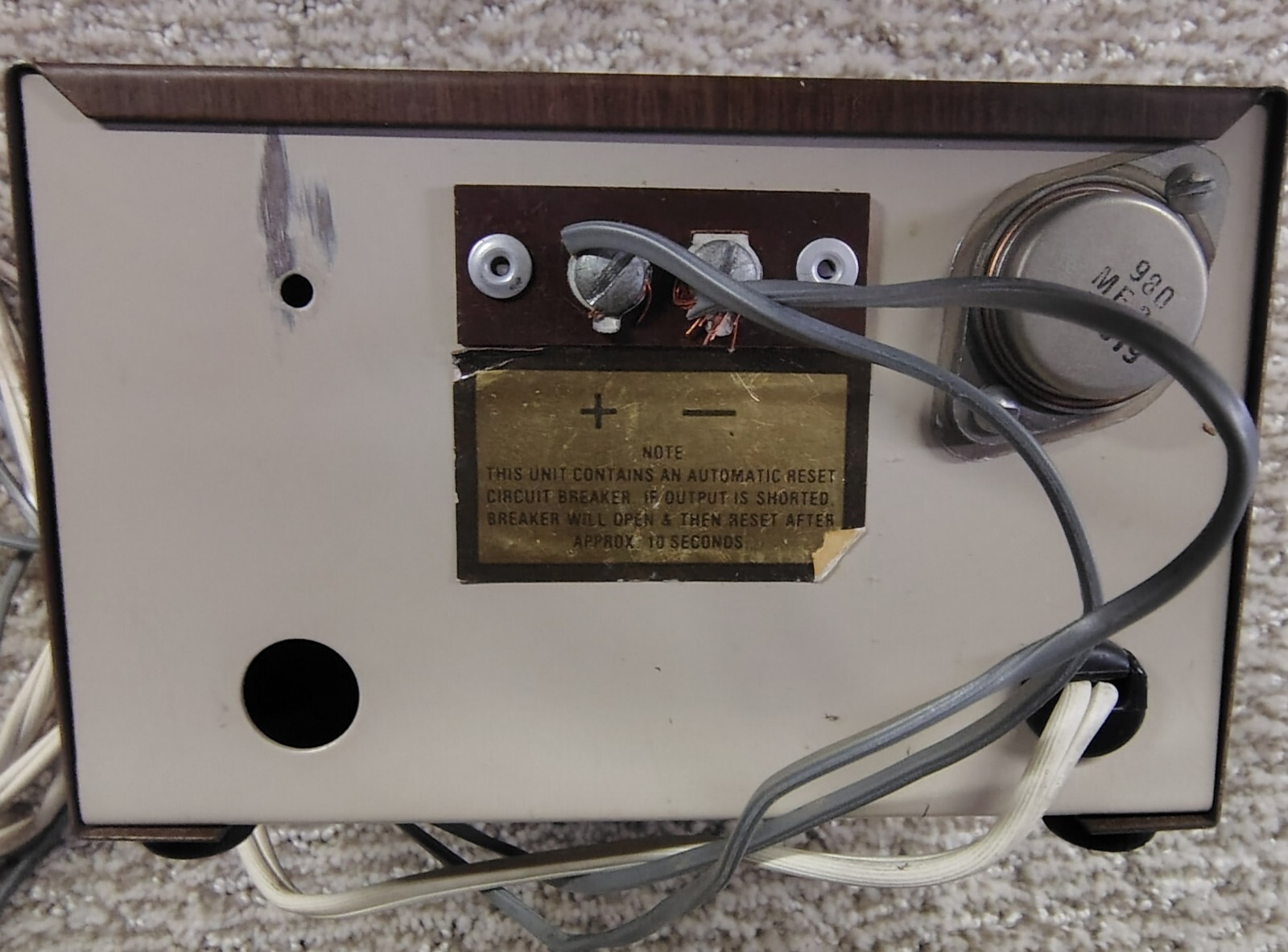 🗽POWER SUPPLY MODEL NO. 123Z 13.8V-3A