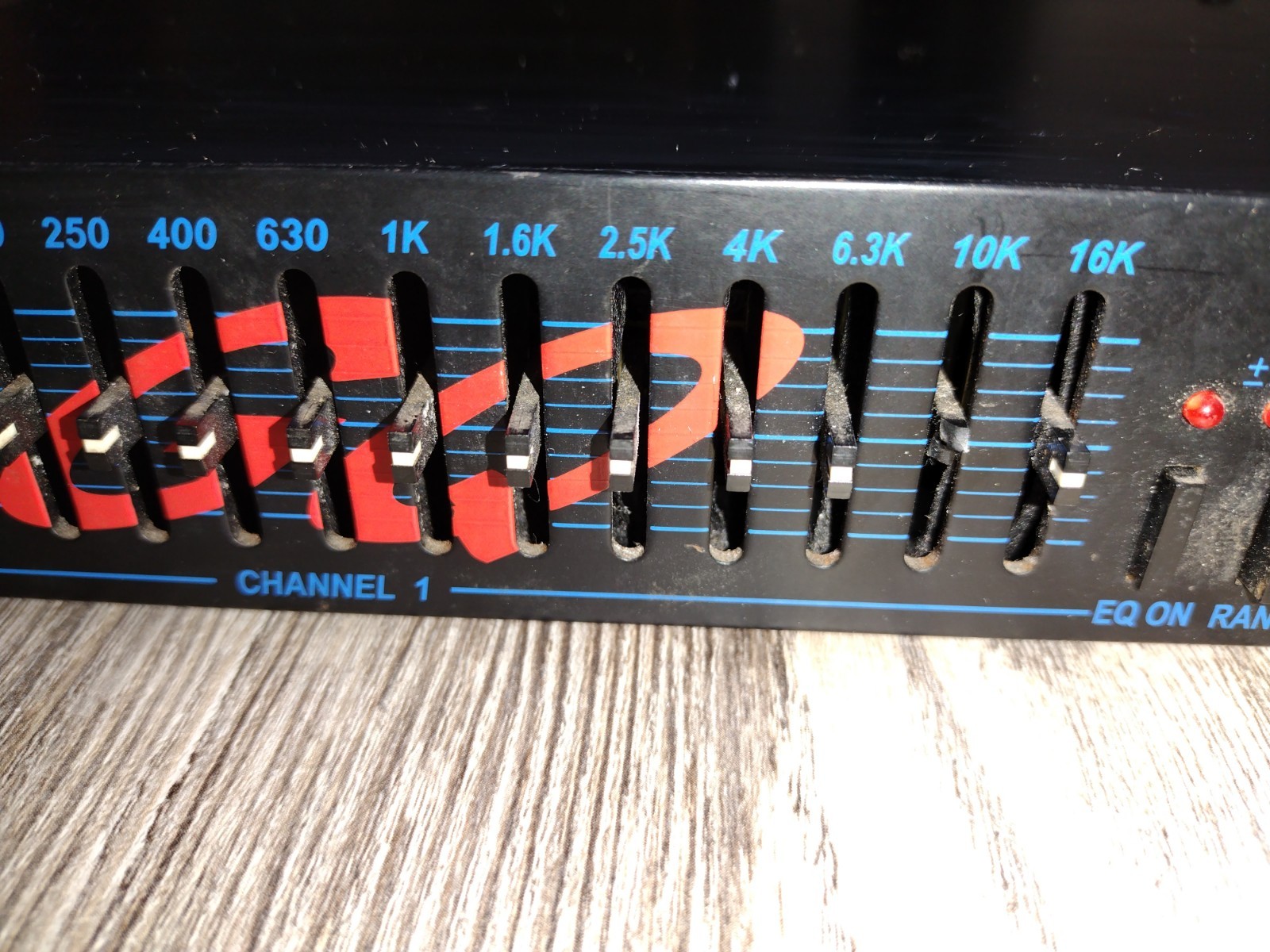 GLi GQ2010 Dual 15 Graphic Equalizer