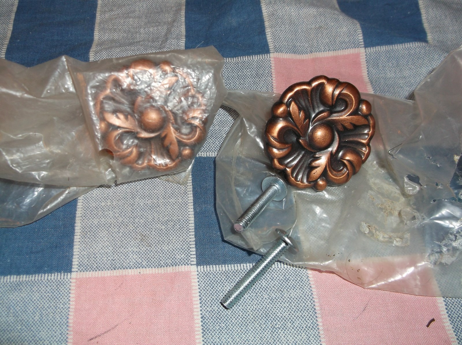 ksm. New No Packages 2 Knobs Leaf Design  Non-Magnetic  About 7/8 Inch High