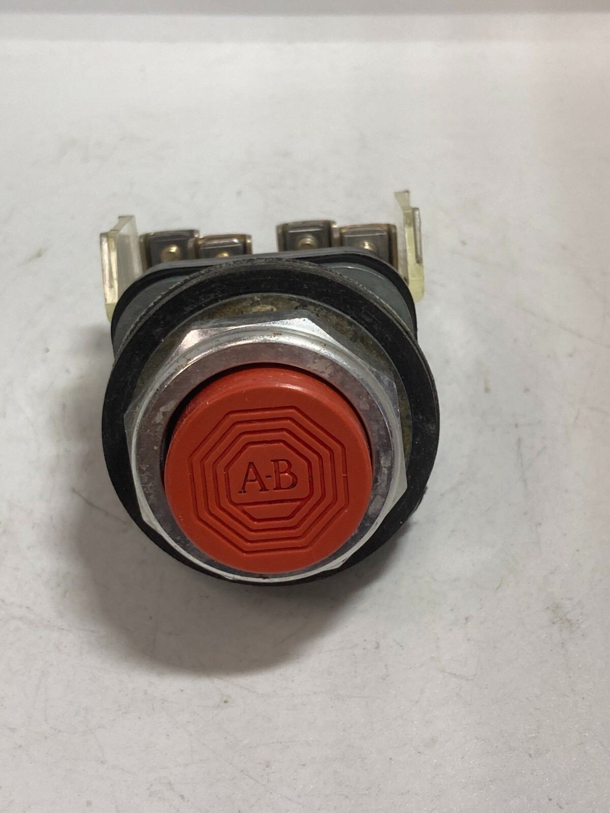 ALLEN BRADLEY 800T-B6A PUSHBUTTON EXTENDED RED BUTTON 1NO/1NC MOMENTARY SER N