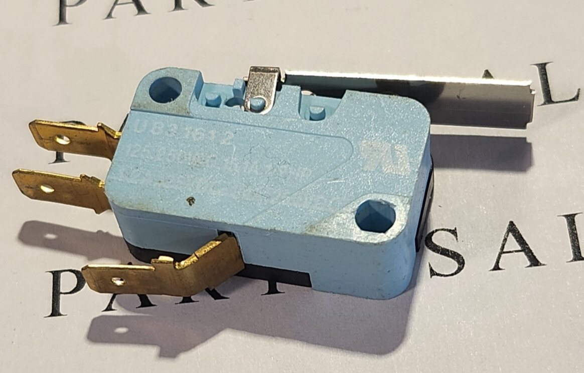 CROUZET U 83 161 2  MICRO SWITCH SPDT  15A 125/250VAC W/ LEVER  TESTED