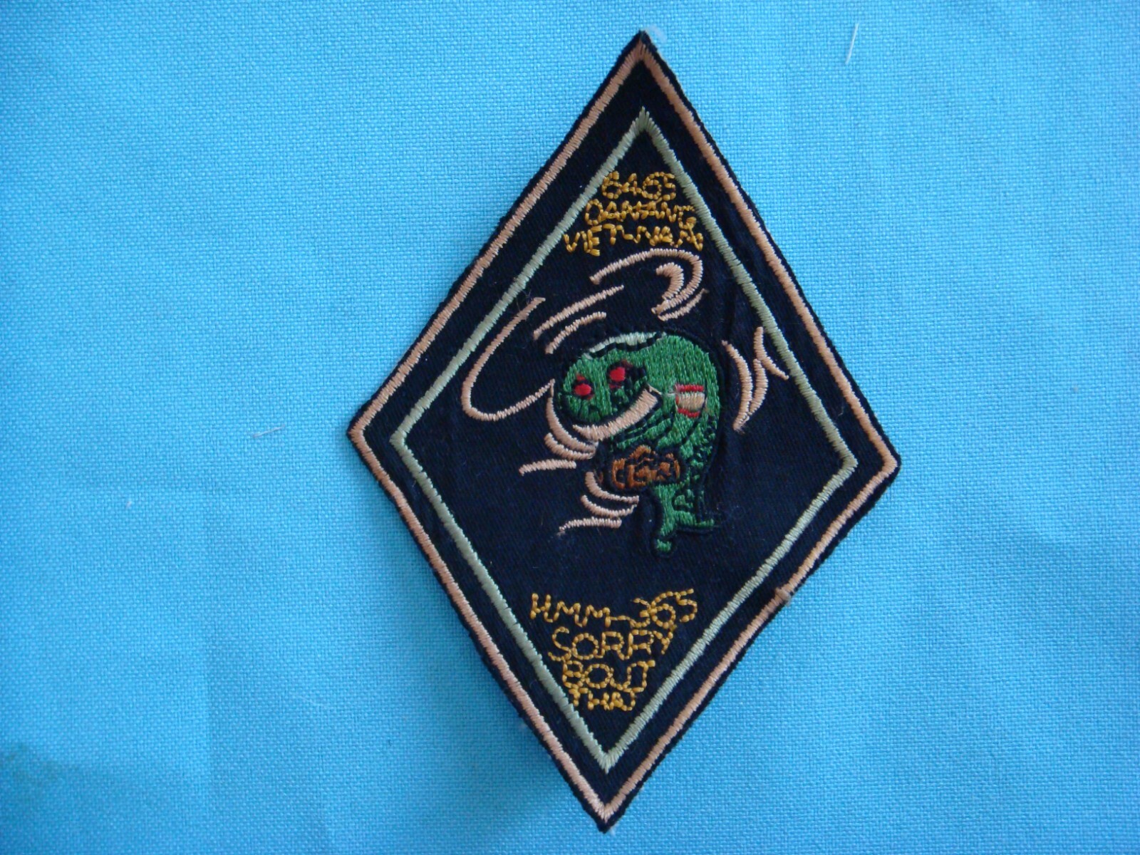 VIETNAM WAR PATCH, US MARINES HMM 365 DA NANG 64-65 " SORRY BOUT THAT "