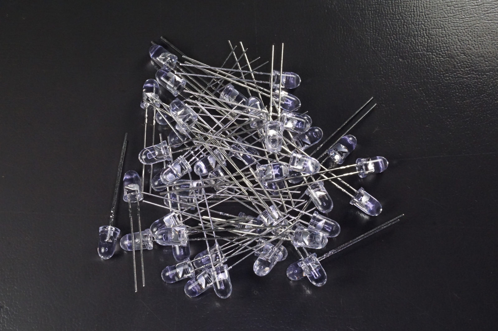 Lot of 50 HLMP-EL08-VY000 Avago Optical LED Lamp 2 Lead Thru Hole Amber NOS