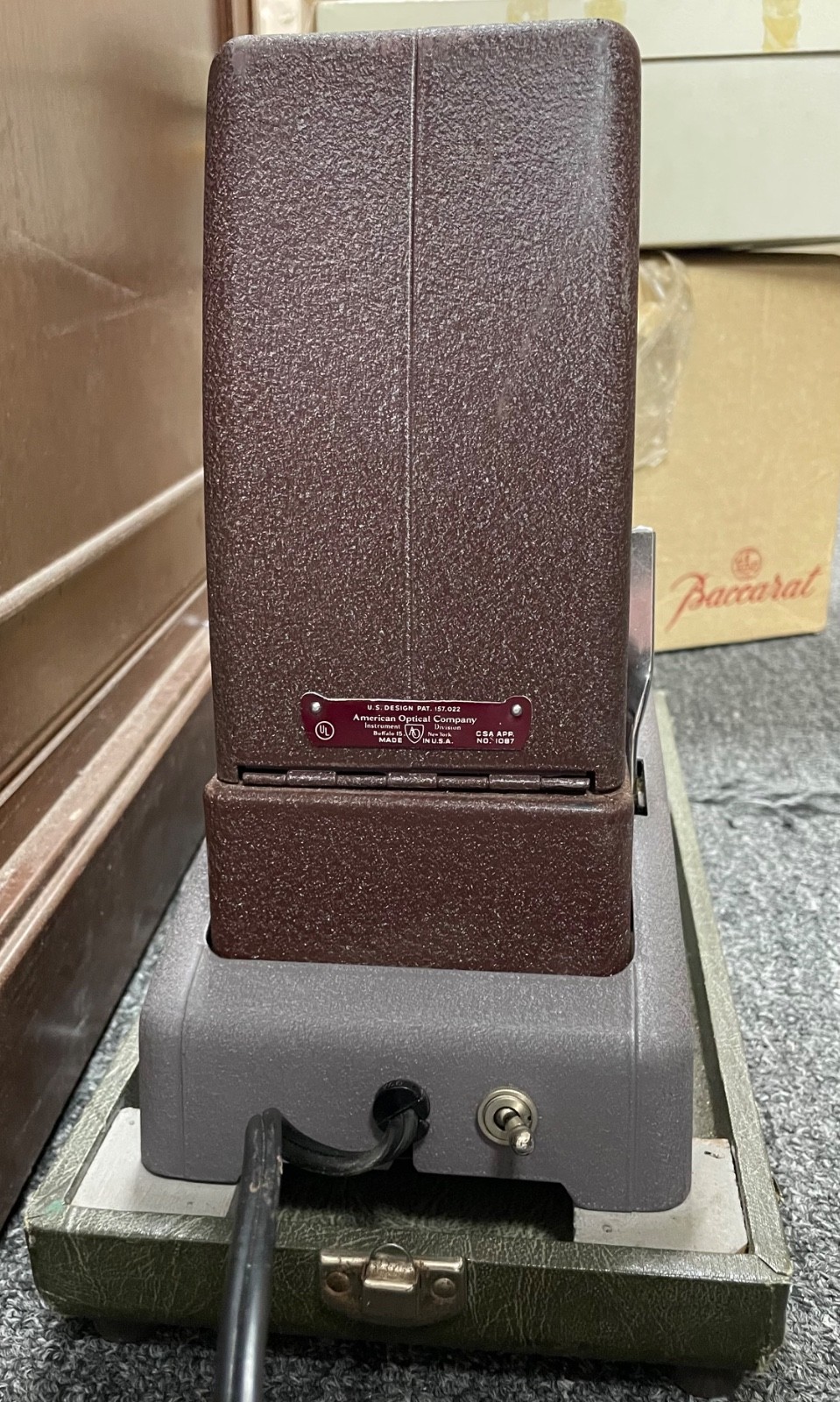 Vintage Delineascope Model MC Slide Projector w/Case. American Optical Co.