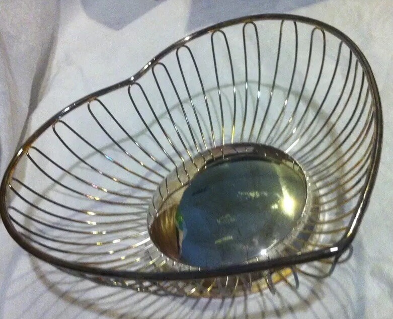 ❤️Studio Silversmith silver plated Heart Wire Fruit Basket Modern Romantic NEW