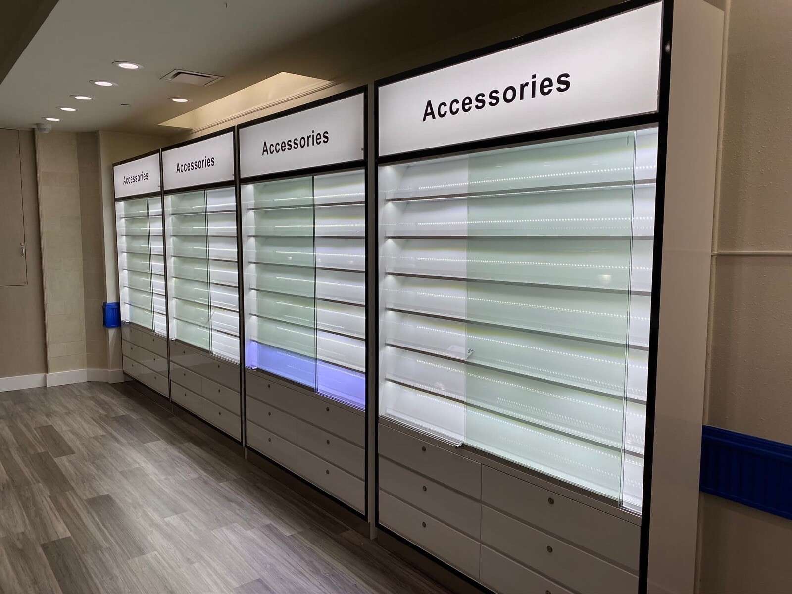 Phone and accessoires displays for phone repair business or other Business