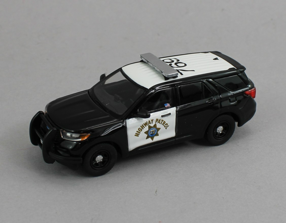 1:64 *DIECAST* California Highway Patrol *BLACK & WHITE* Police Car SUV *NIB*