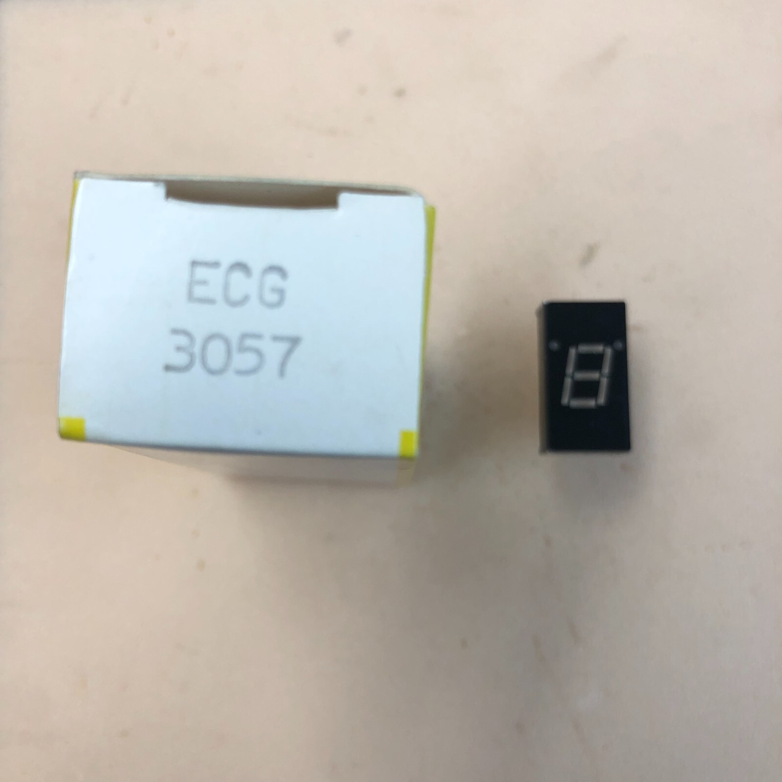 Phillips ECG3057 LED-display Red 0.300 Inch Seven Segment Common Cathode NTE3057