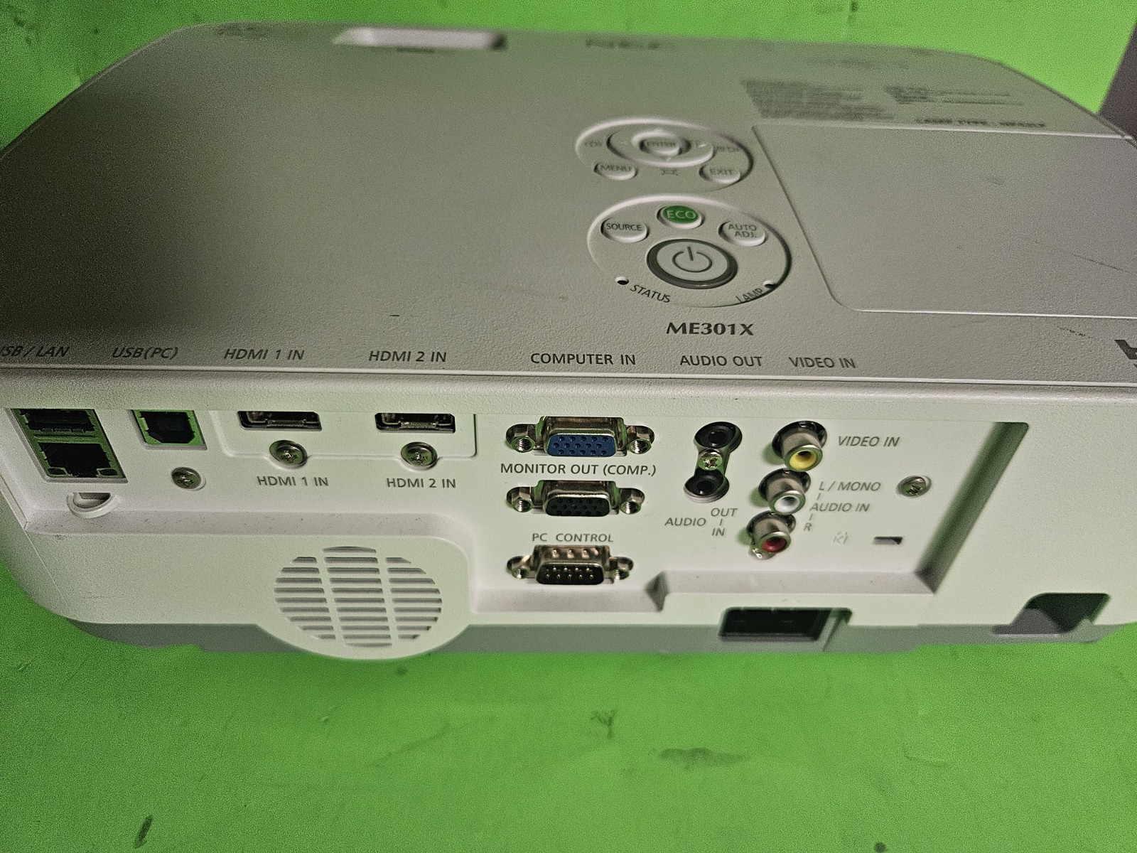 NEC ME301X LCD Projector HDMI 3000 Lumens 2115h