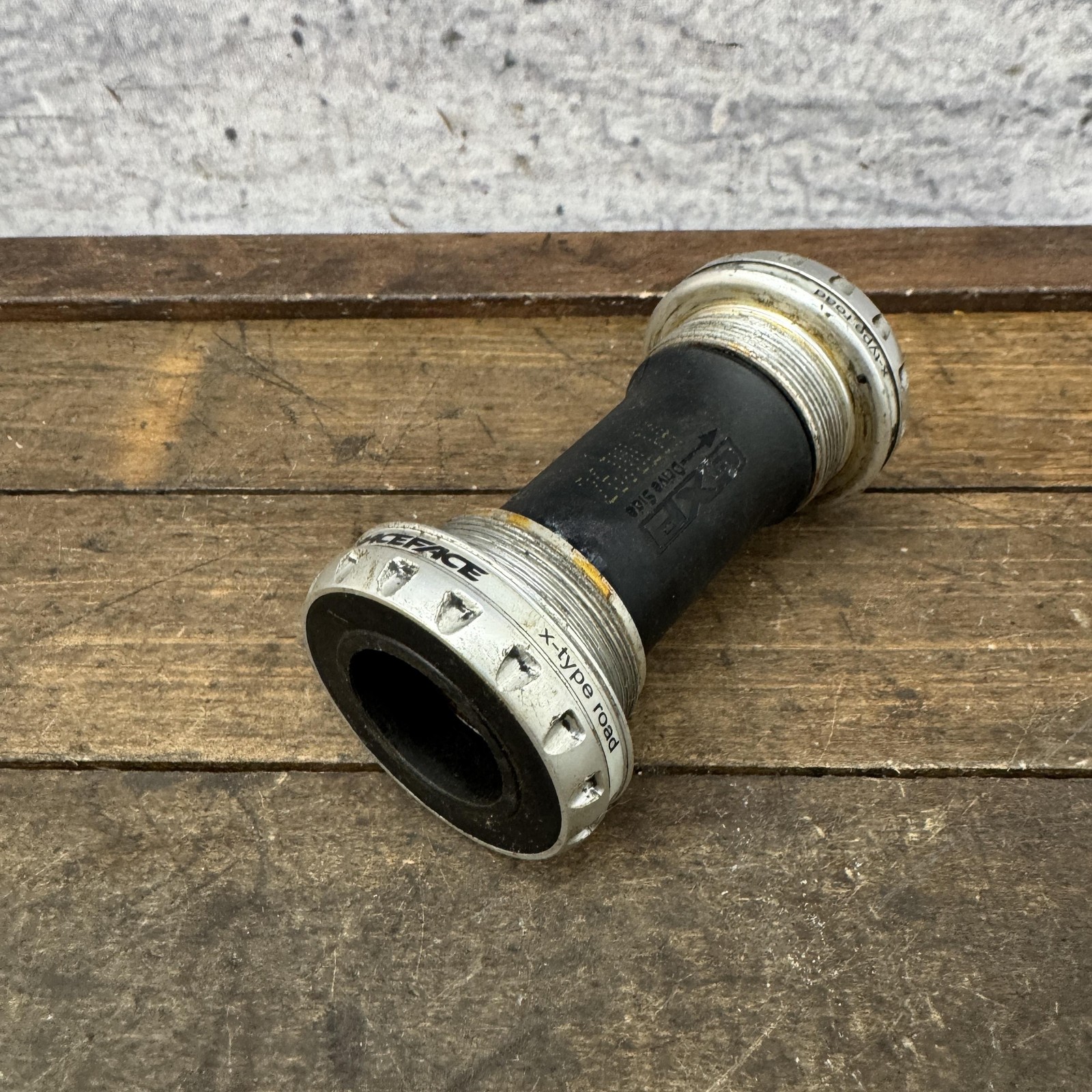 Race Face X-Type Road Bottom Bracket BSA 1.37x24T External 24mm Hollowtech II