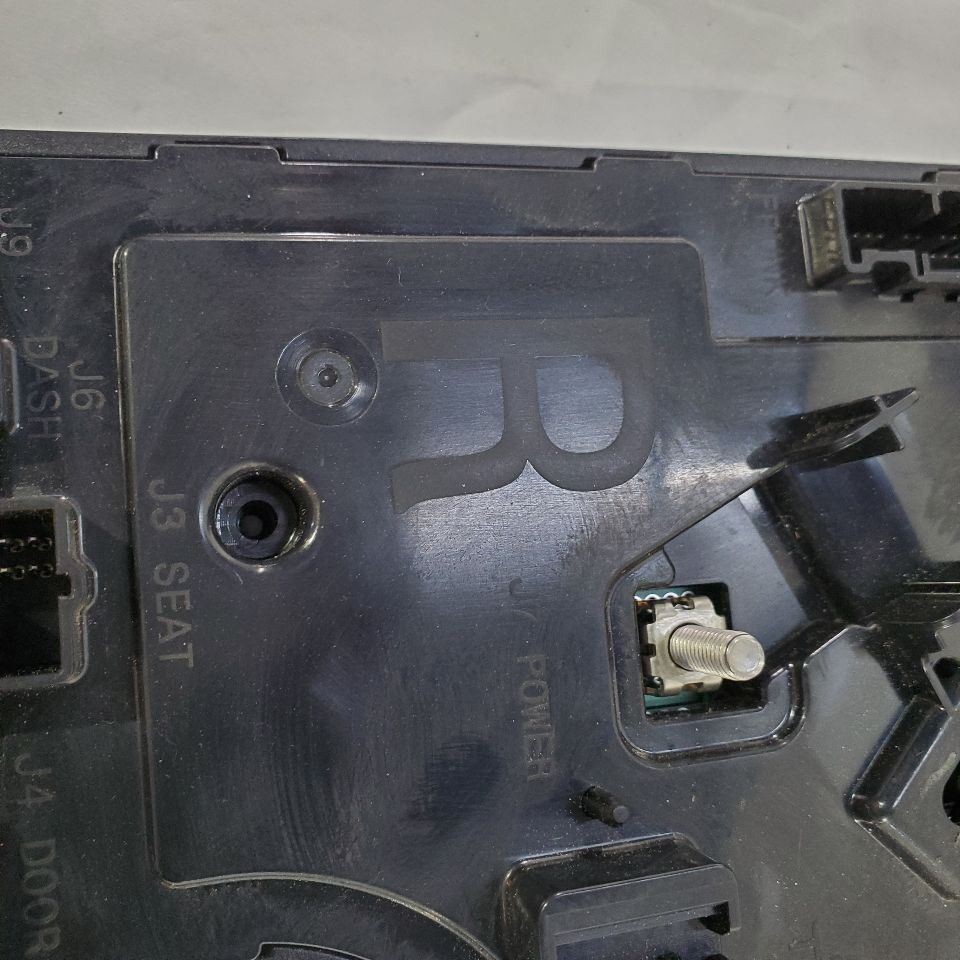 2020 Tesla Model 3 OEM Front Right Low Voltage BCM Control Module 1100340