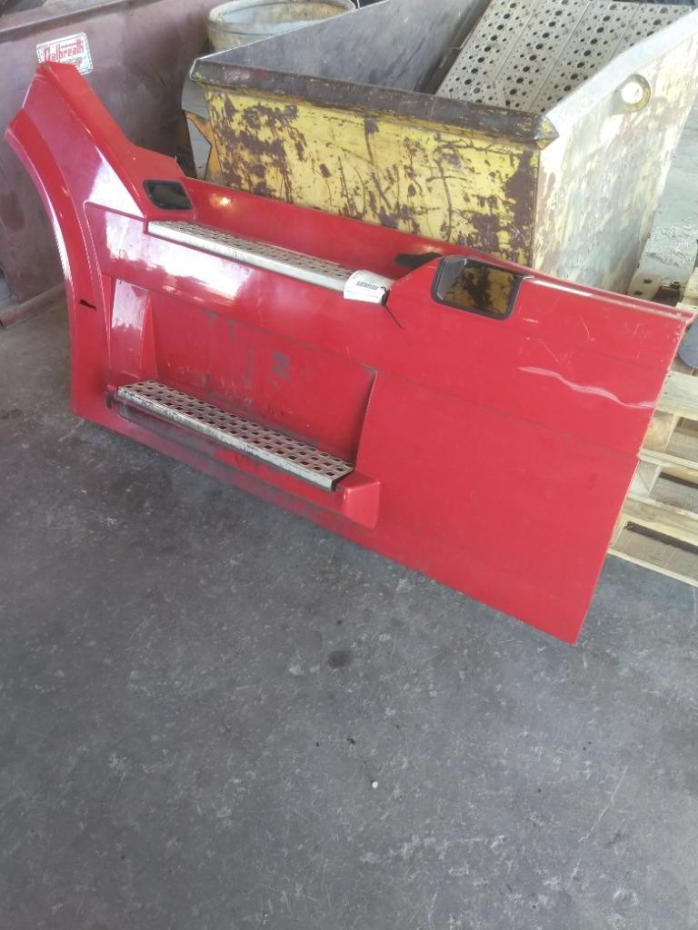For 2013 VOLVO VNL SIDE FAIRING Left ,  MN