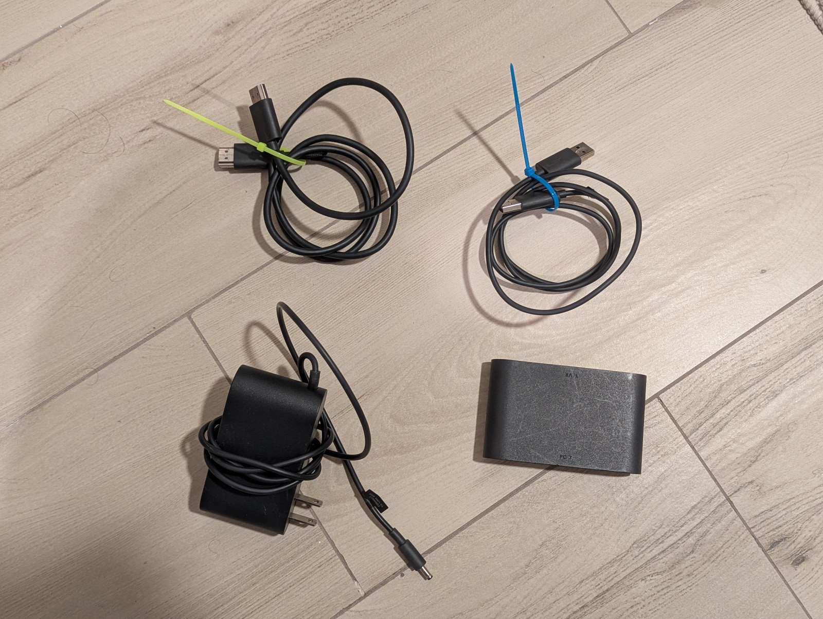 HTC Vive Link Box 2PU6100 + Power Adapter + USB + HDMI cable
