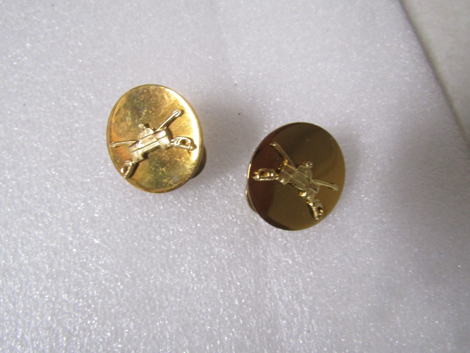 MILITARY INSIGNIA GOLD COLOR PIN ON COLLAR SET OF 2 ARMORED CORPS