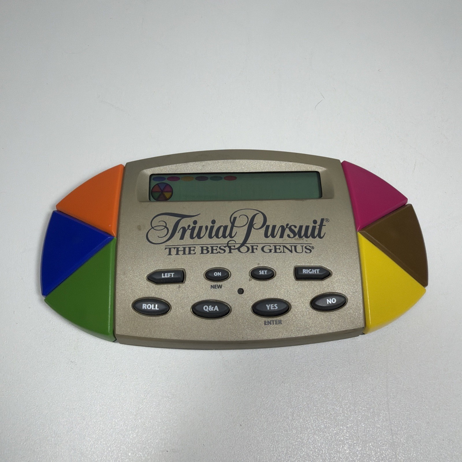 Trivial Pursuit The Best of Genus Handheld Pocket Game 1997 (TESTED Works)