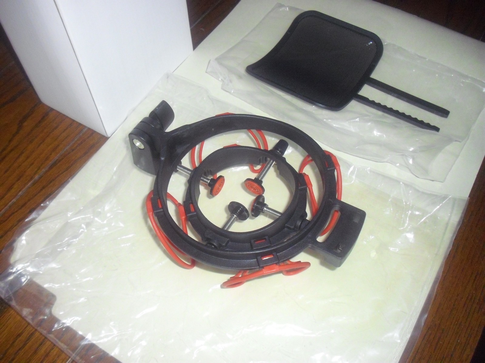 Suuntok Universal Microphone Shock Mount with Pop Filter for Condenser Mic. New
