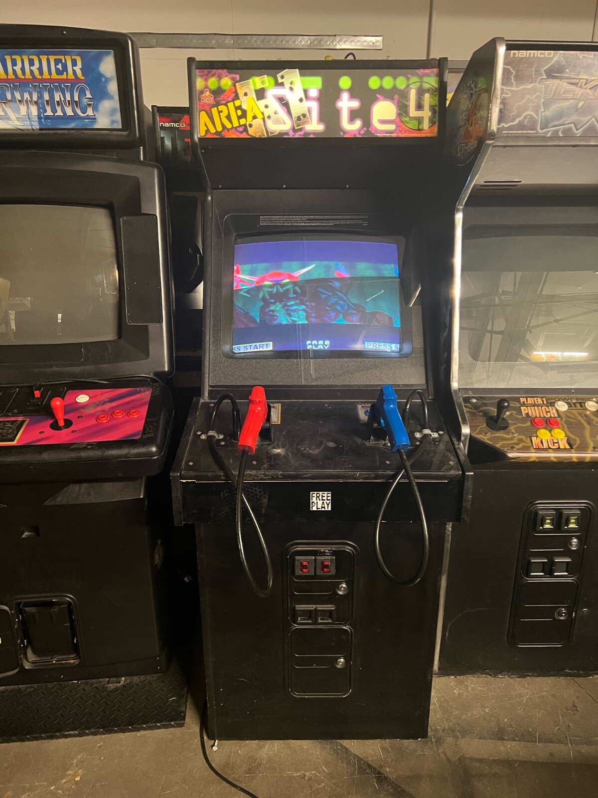 SITE 4 ARCADE MACHINE by ATARI 1998 (AREA 51)