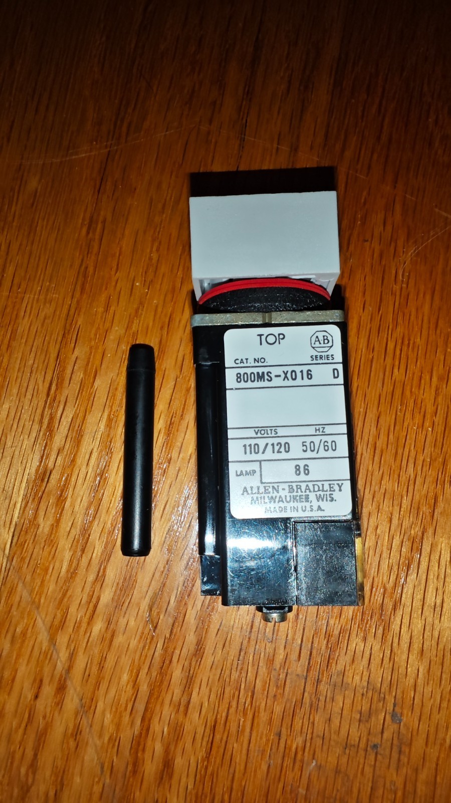 ALLEN BRADLEY 800MS-X016A SQUARE ILLUMINATED PUSH BUTTON (NO LENS) 1NO-1NC NIB