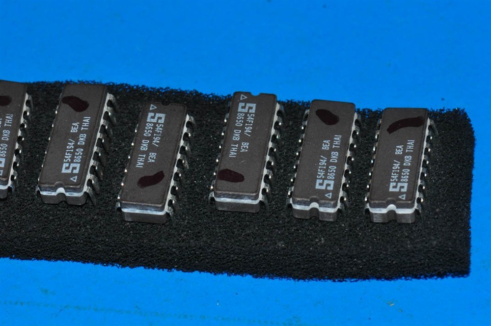 New (4pcs) 54F194/BEA SIGNETICS IC Logic