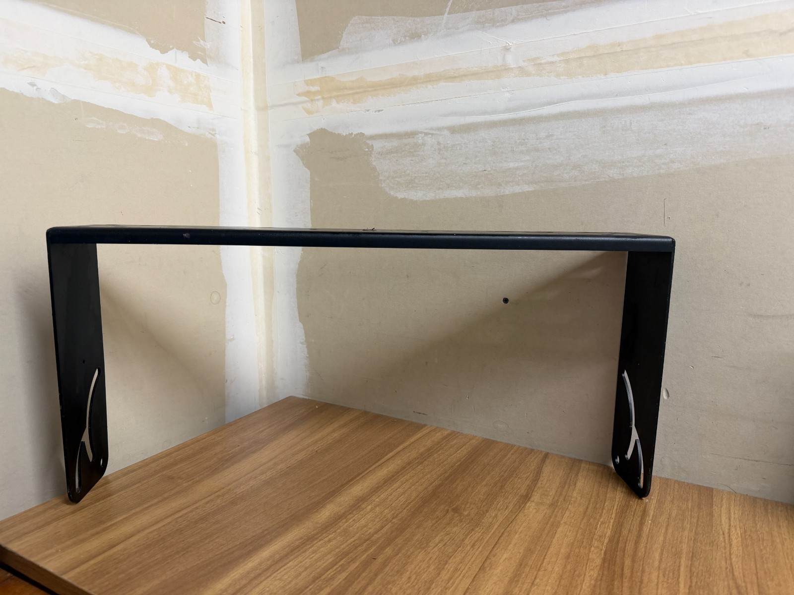 D & B Audiotech Z5398.000 Horizontal Mounting Bracket (Mount Only)