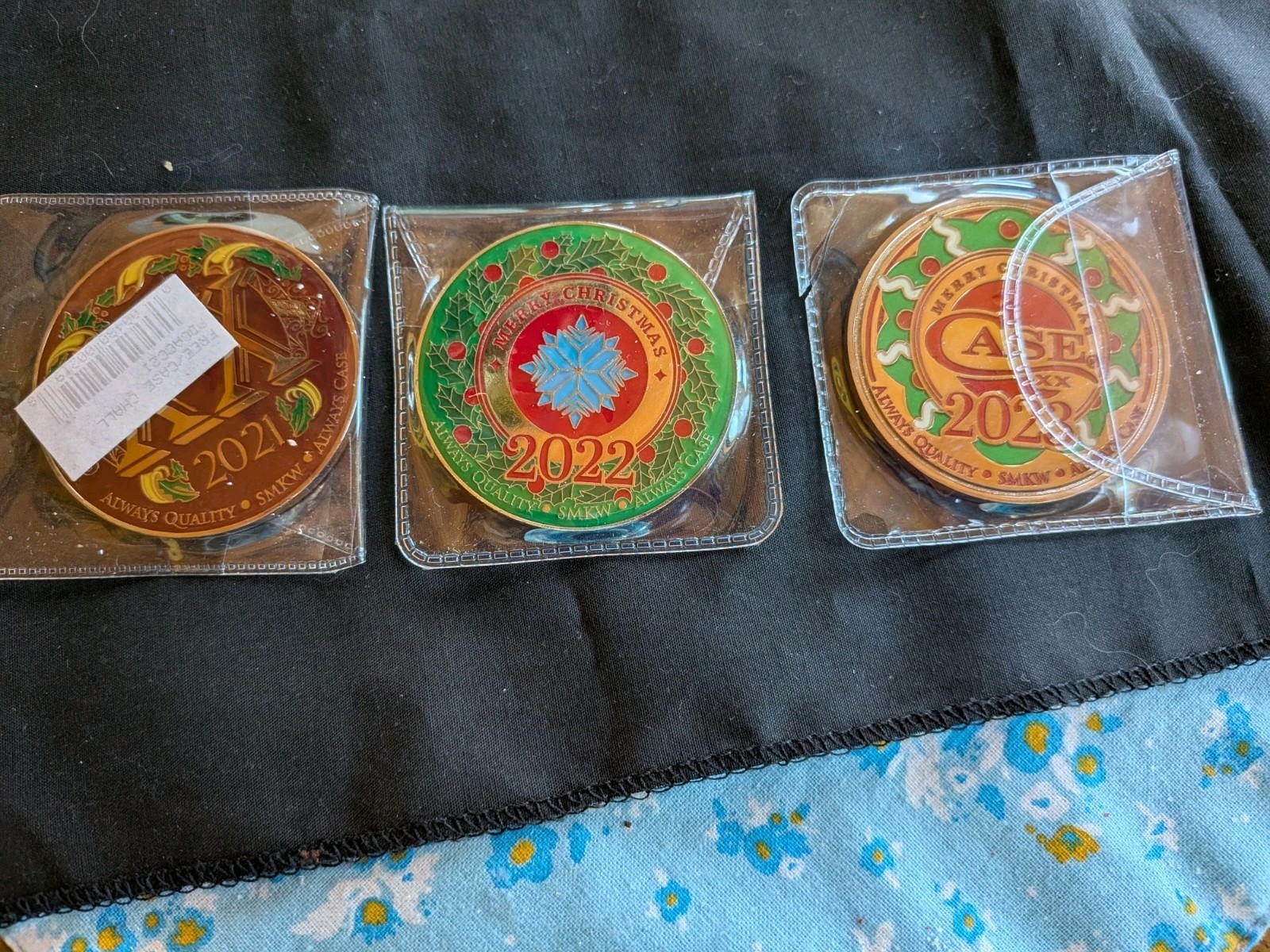 Case XX SMKW Challenge Coin Merry Christmas Lot 2021; 2022; 2023 New