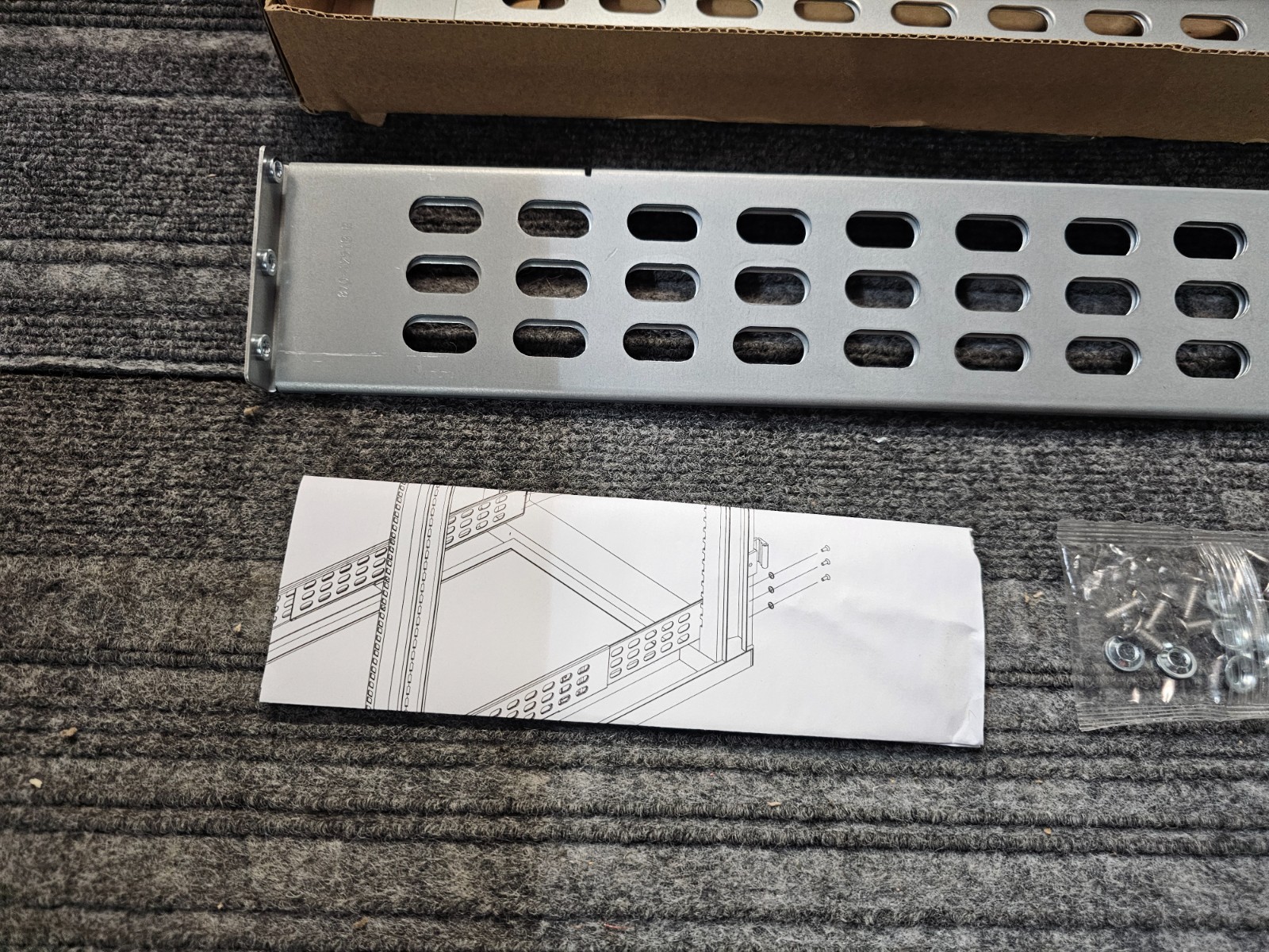 (QTY 2) Static Rack Rail For Smart-UPS 4-Post Rackmount 0M-756H