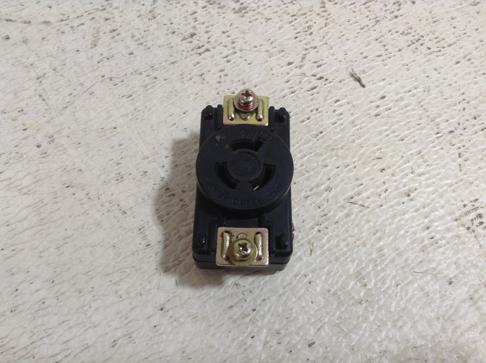 American Denki 41-8272 Locking Pull Lock Receptacle 15 A 250 V 418272