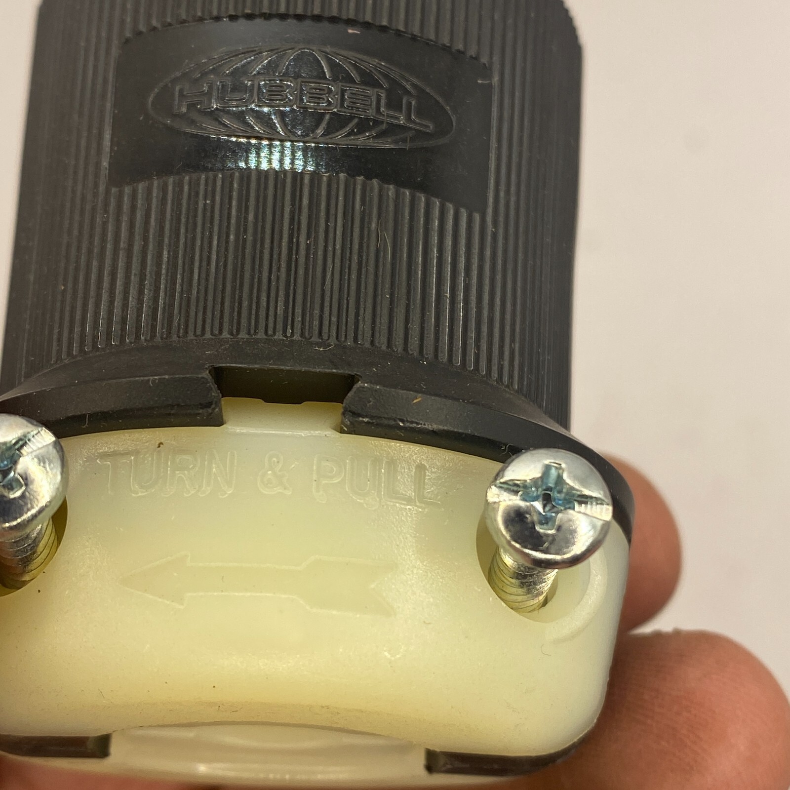 Hubbell 20A 125V Turn & Pull Grounding Locking Plug🔔