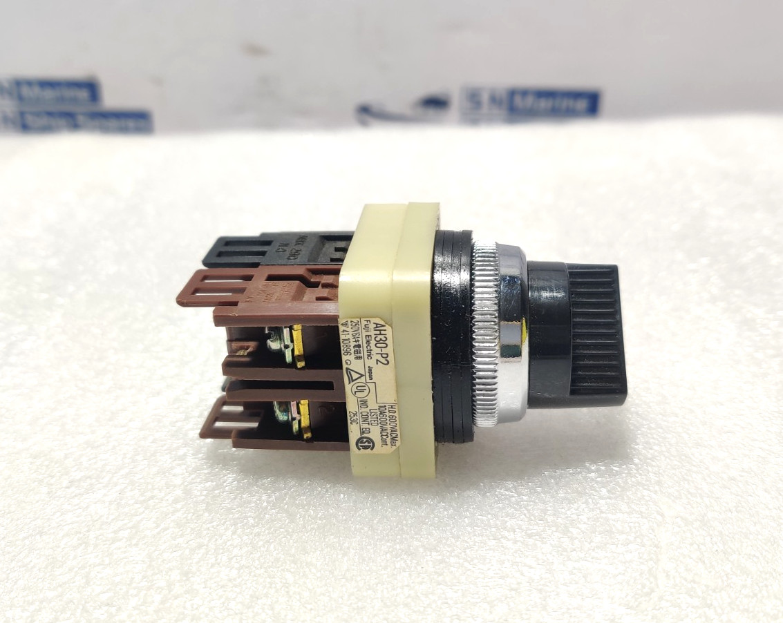 Fuji Electric AH30-P2 Command Selector Switch 250V6A AH30P2B11