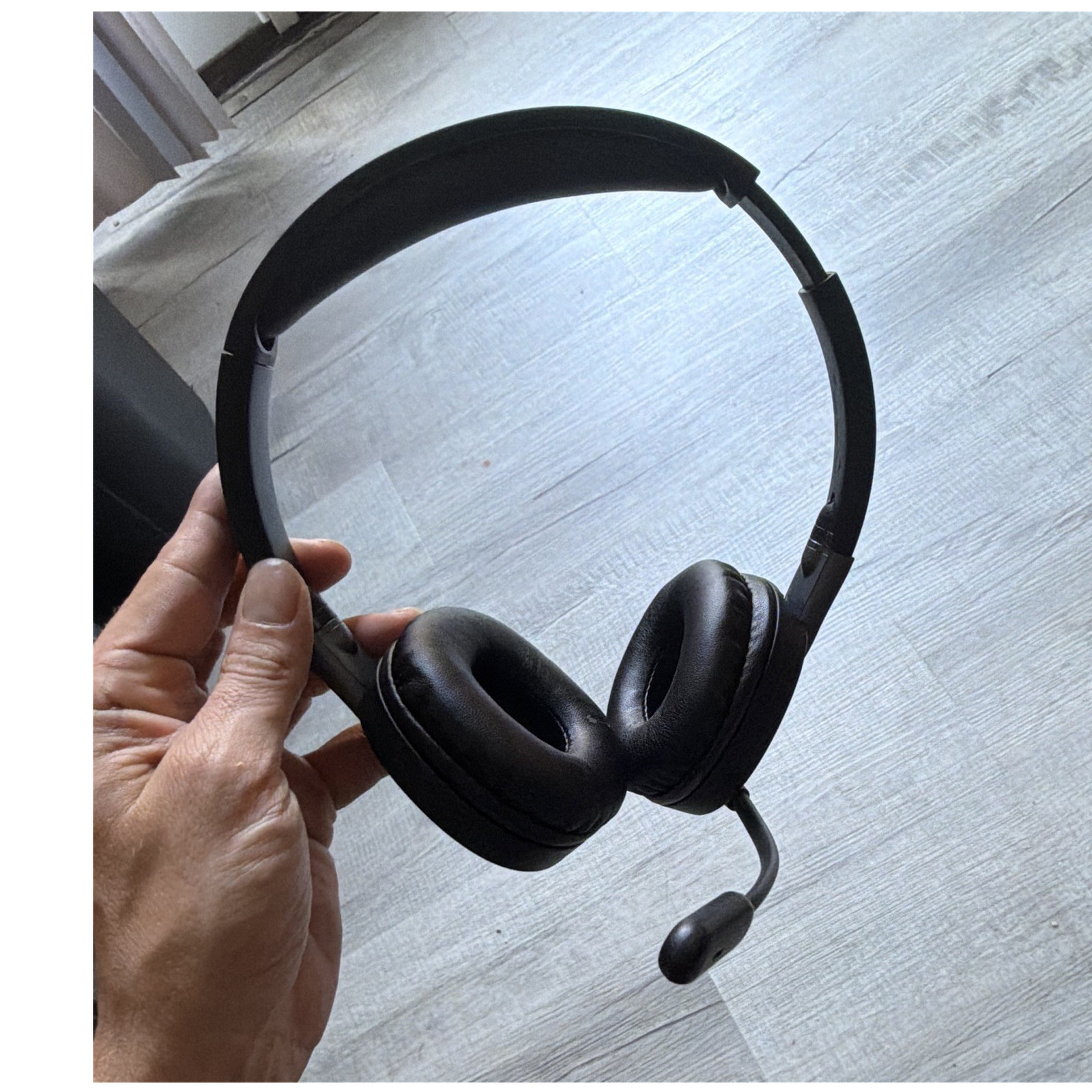 Logitech H600 Black 2.4GHz Wireless Over-Ear Headset Boom Mic/bluetooth