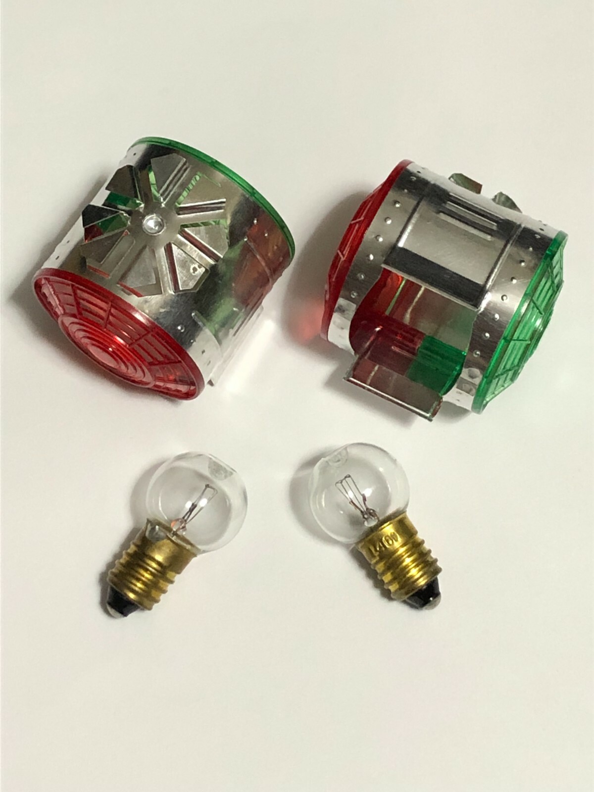(2) Lionel 394-37 Beacon Top s with (2) 461 Dimple Bulb's Free shipping
