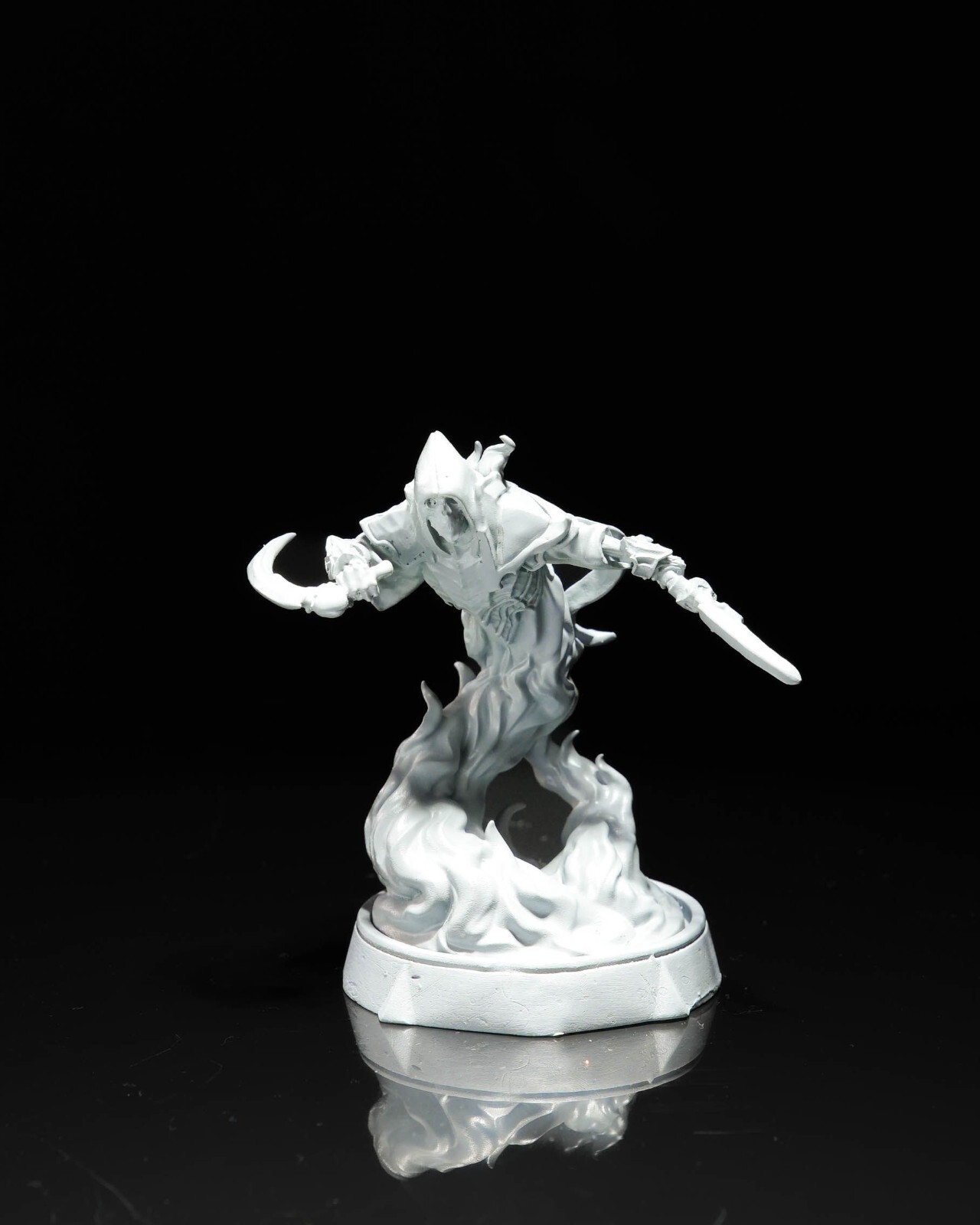 DnD Ghost with Daggers 32mm Scale (unpainted)