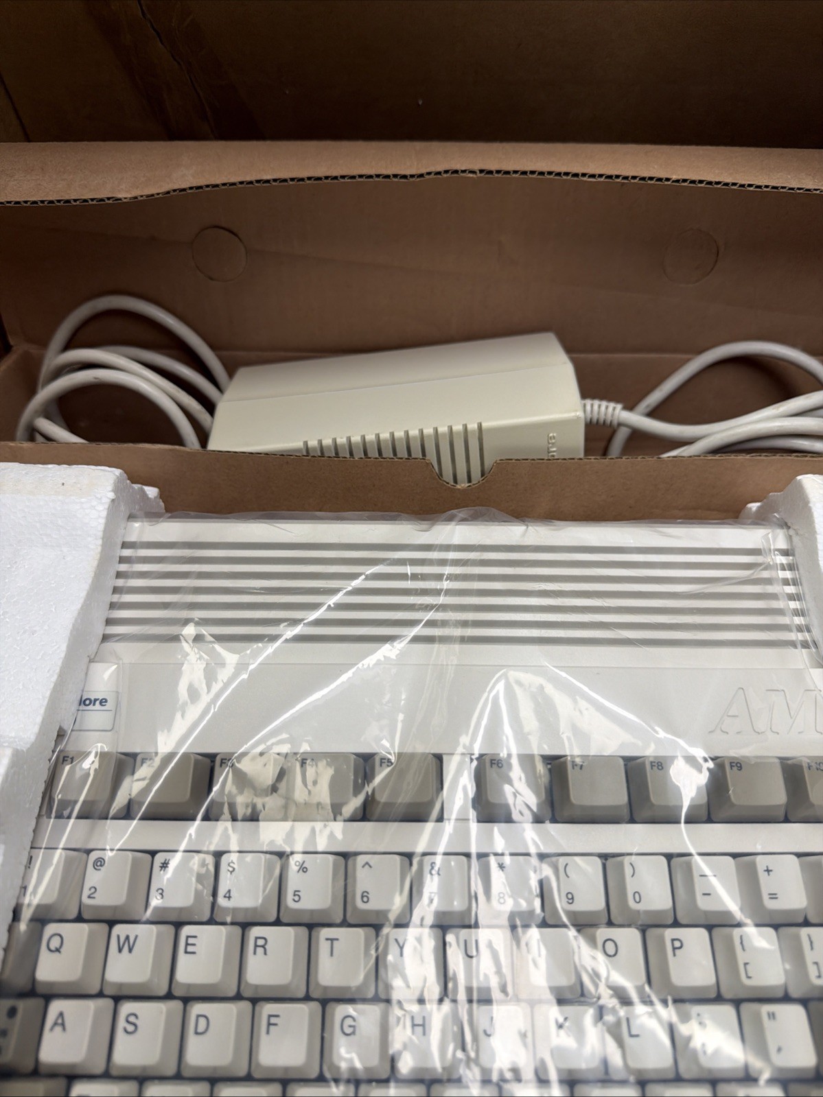 Commodore Amiga 600 , In Original Box, Super!!, 110v Power Supply.