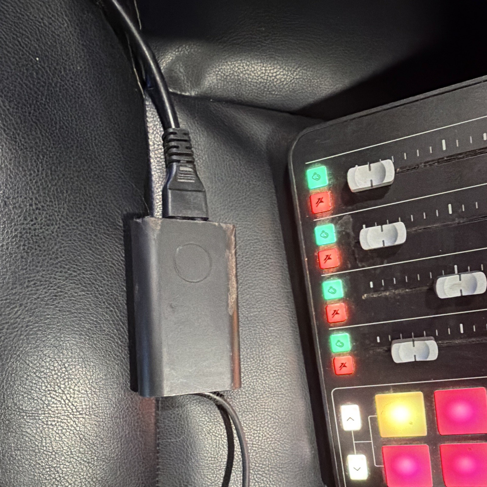 RØDE RODECaster Duo Compact Desktop Mixer Rarely Used