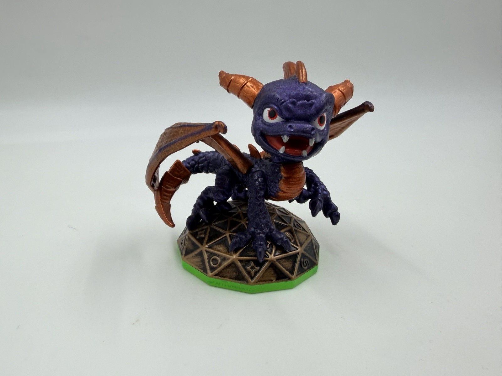 Skylanders Spyro Figure Magic Element Action Figure Loose 2011